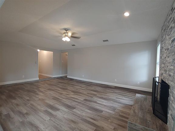5th image of 3807 Mahonia Ct