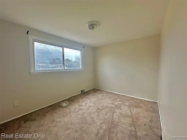 26950 Rochelle St — Photo 9
