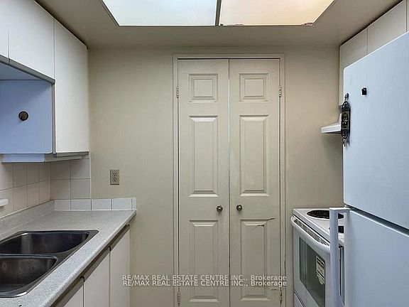 2nd image of 265 Enfield Pl #1403