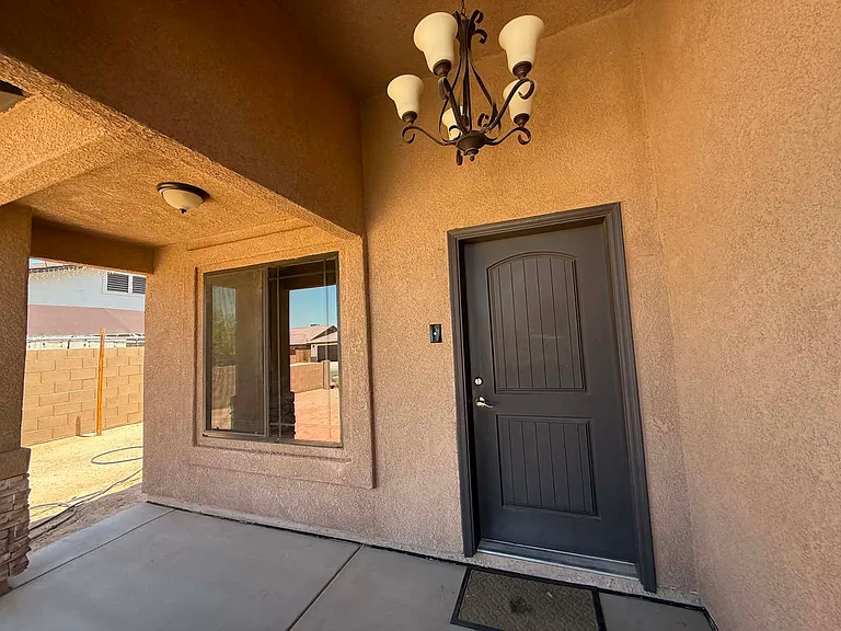 1461 N De La Vara Ave — Photo 3