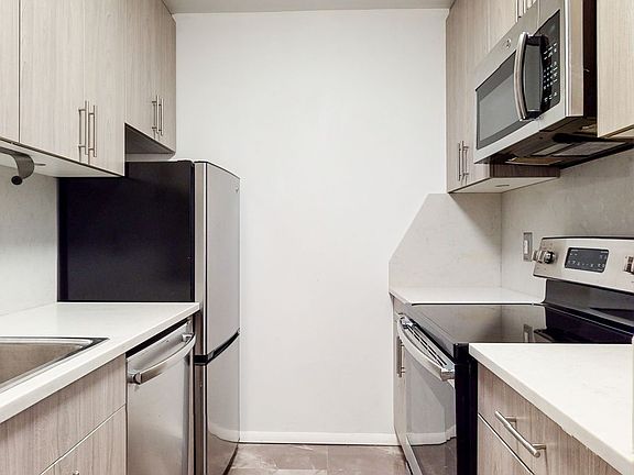 3rd image of 433 W 43rd St #5J