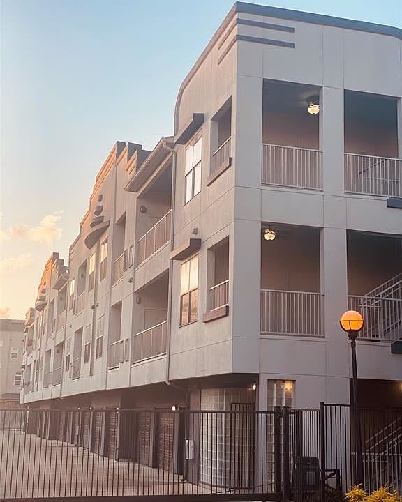 1st image of 1441 E East St #314