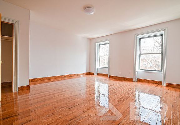 5th image of 372 Grand Ave #3