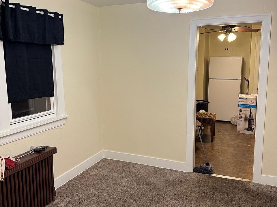 Dining room.