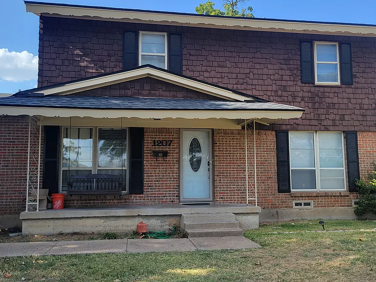 1207 Quill Dr — Photo 1