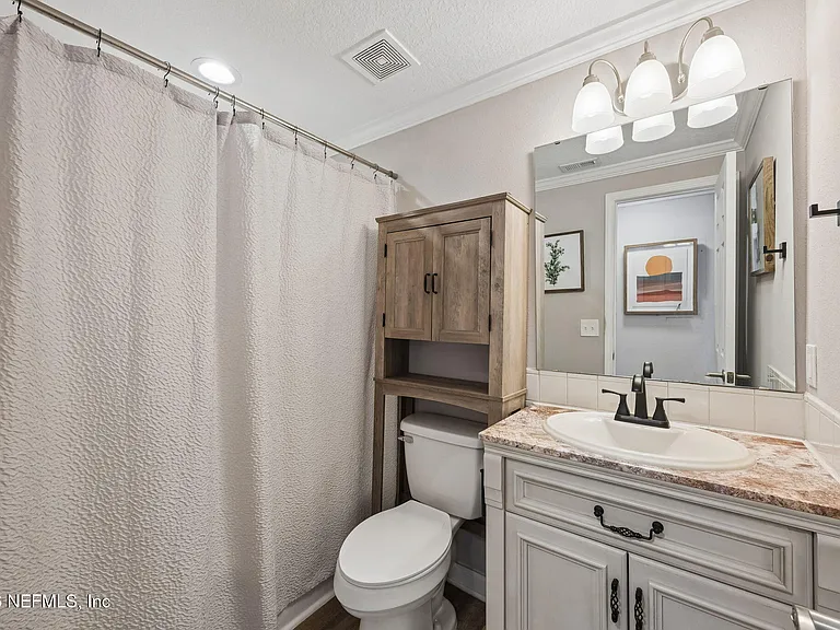 2638 Stern Dr N — Photo 20