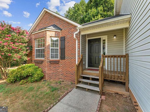 3rd image of 267 Silverleaf Ln