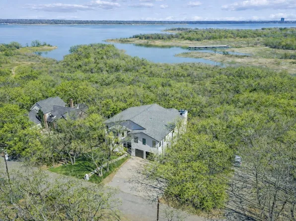 2966 Peninsula Dr, Grapevine, TX 76051