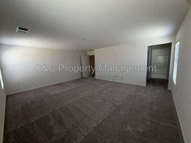 2208 S Helm Ave — Photo 17