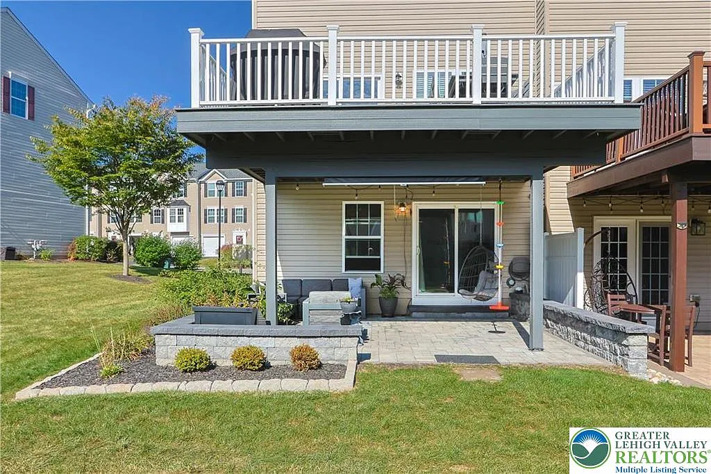 3 bed, 4.0 bath, 2334 sqft, $2,800 — Photo 4