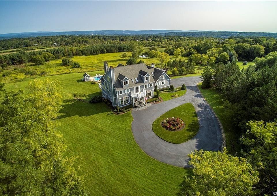 1st image of 15 Sleepy Hollow Ln
