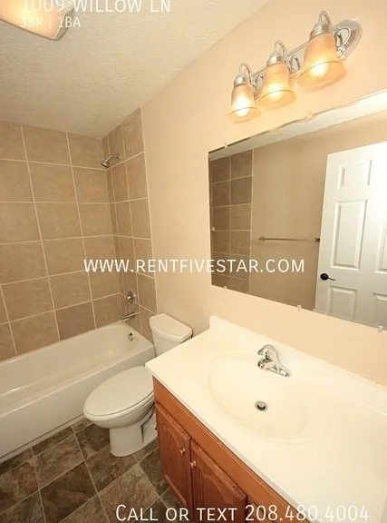 1009 Willow Ln — Photo 7