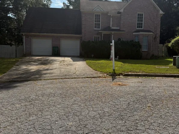 890 Kent Ct, Lithonia, GA 30058