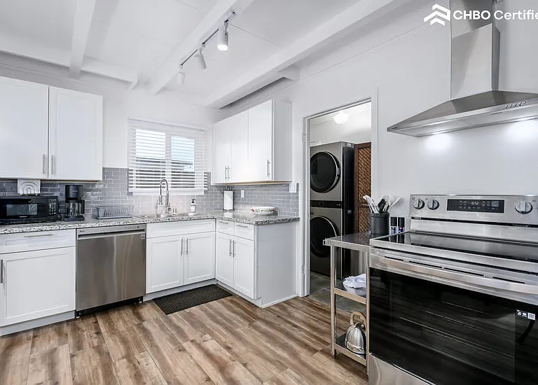 415 Baker St — Photo 6