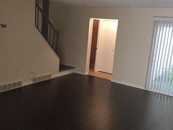 4th image of 523 Forsythia Ln
