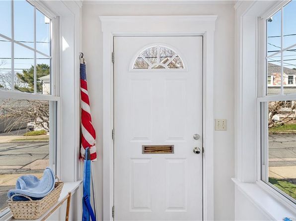 37 Almy St, Newport, RI 02840