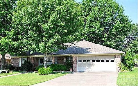 3rd image of 220 Hollie Cir