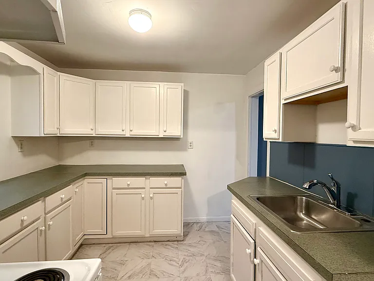 110 Florence Ct — Photo 4