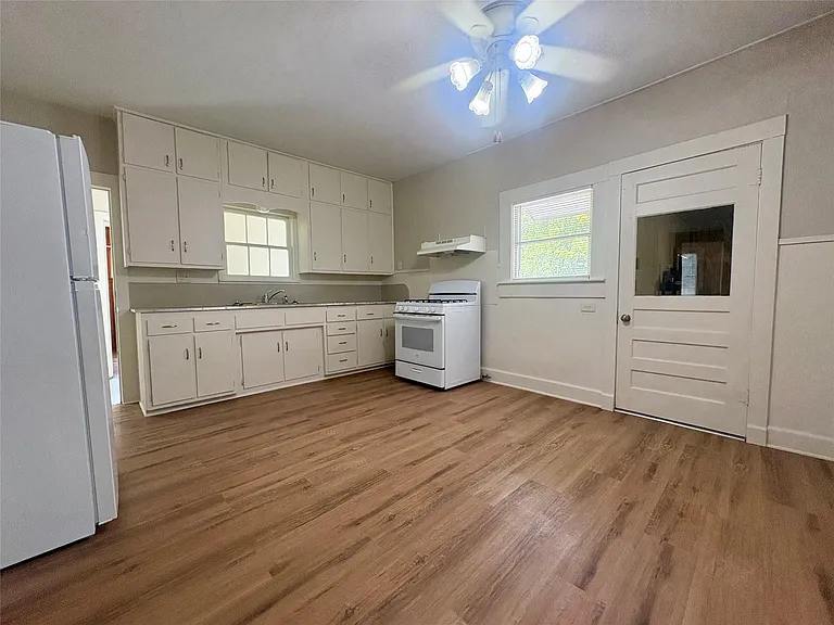 815 Lizzie St — Photo 6