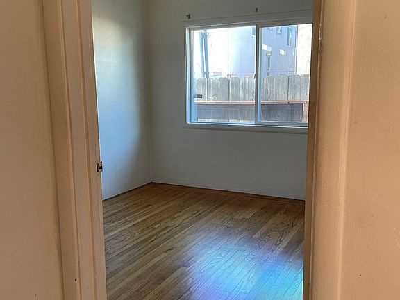 5th image of 825-837 Adams St #827