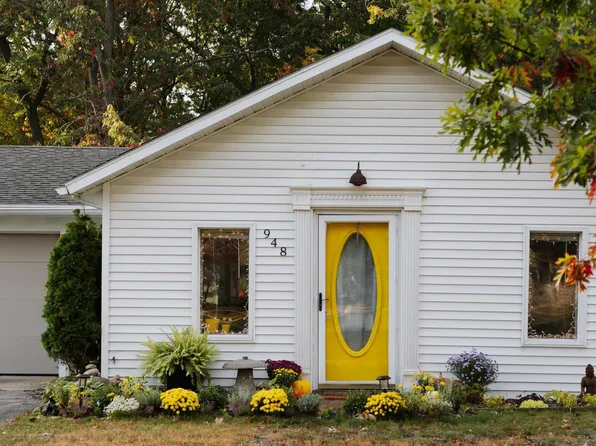 948 Carver St, Traverse City, MI 49686