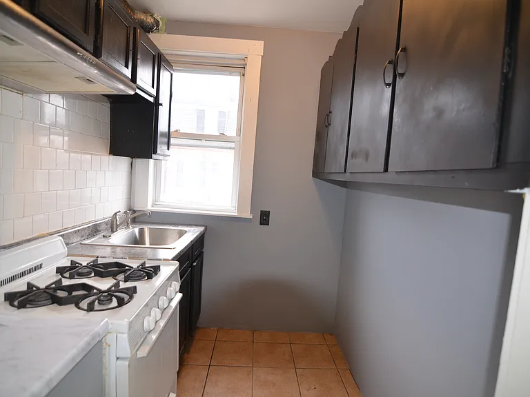 4 Pearl St #2F — Photo 1