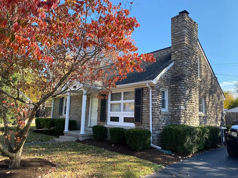 1802 Beacon Hill Rd — Photo 1
