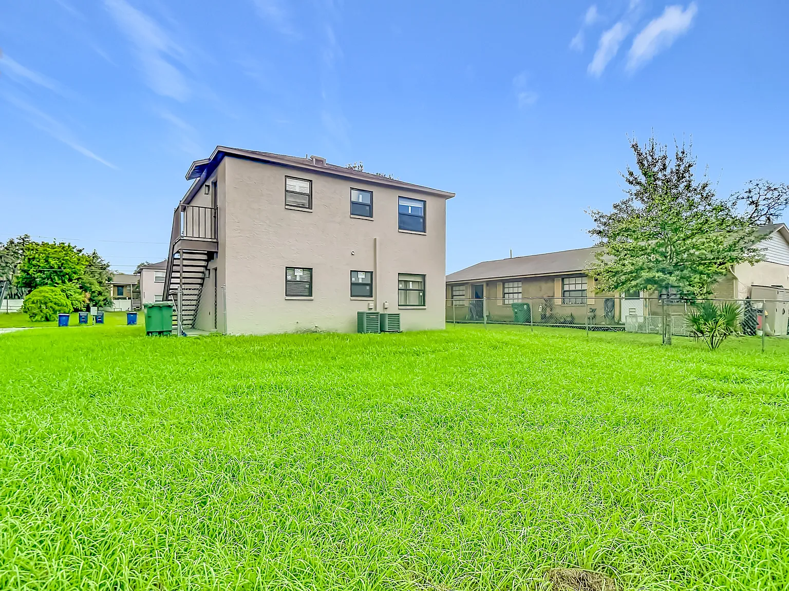 2 bed, 818 sqft, $1,600 — Photo 2