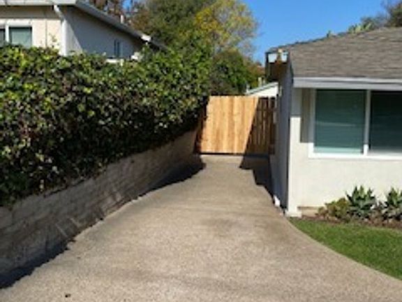 4th image of 1617 Curtis Ave