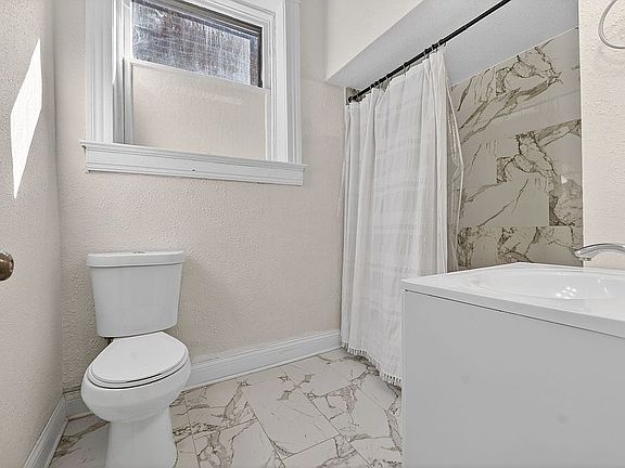 5th image of 2918 Sidney St