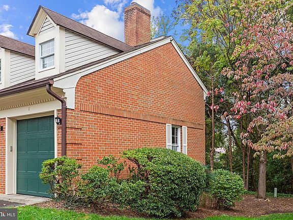 3rd image of 7255 Glen Hollow Ct
