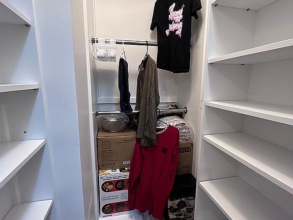 4th image of 457 W 57th St #501