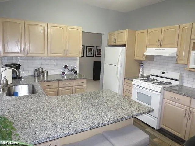 6593 Forest Glen Ave — Photo 3