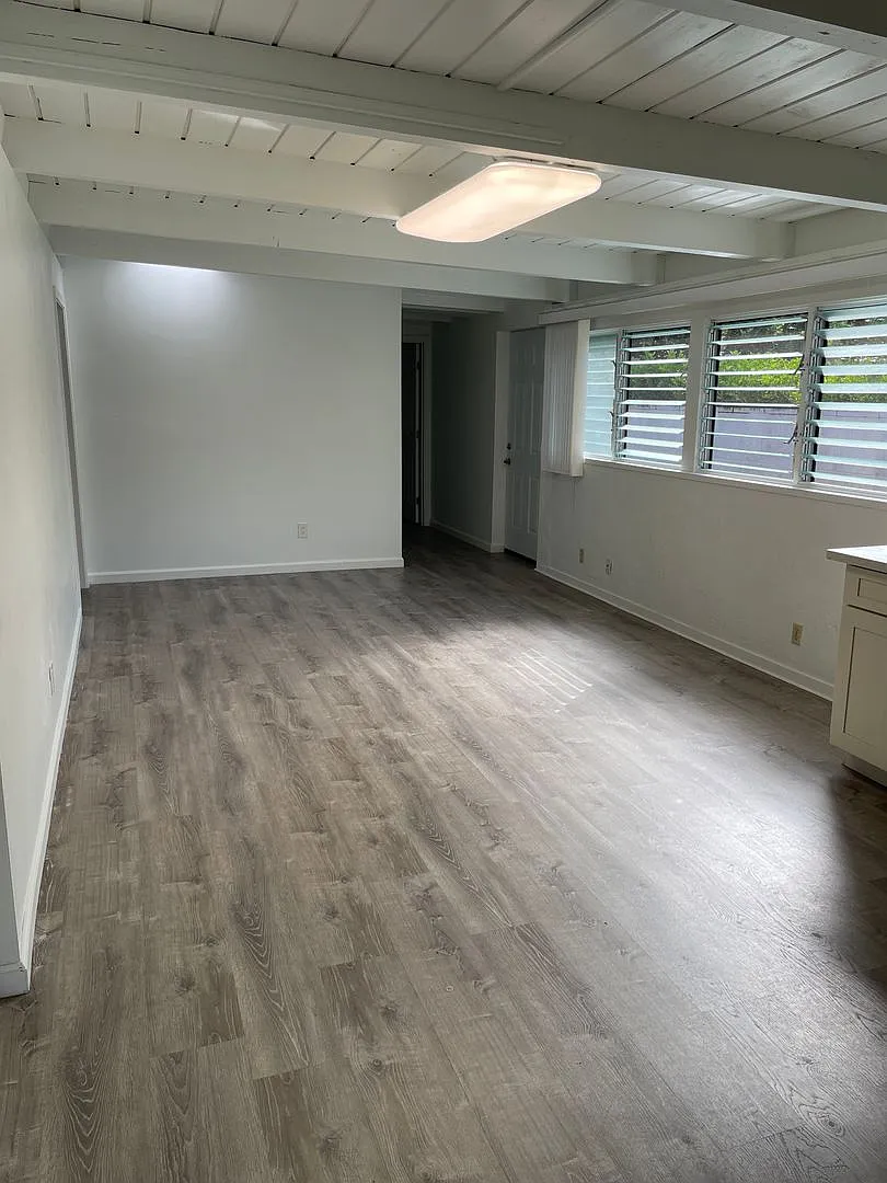 Hawaii Kai - Attached 1 Bedroom + Den w/ 1 Bathroom - $2400 — Photo 2