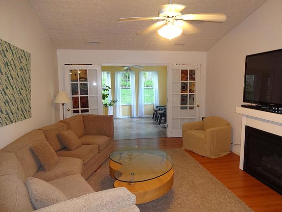 3rd image of 1639 Banyan Way