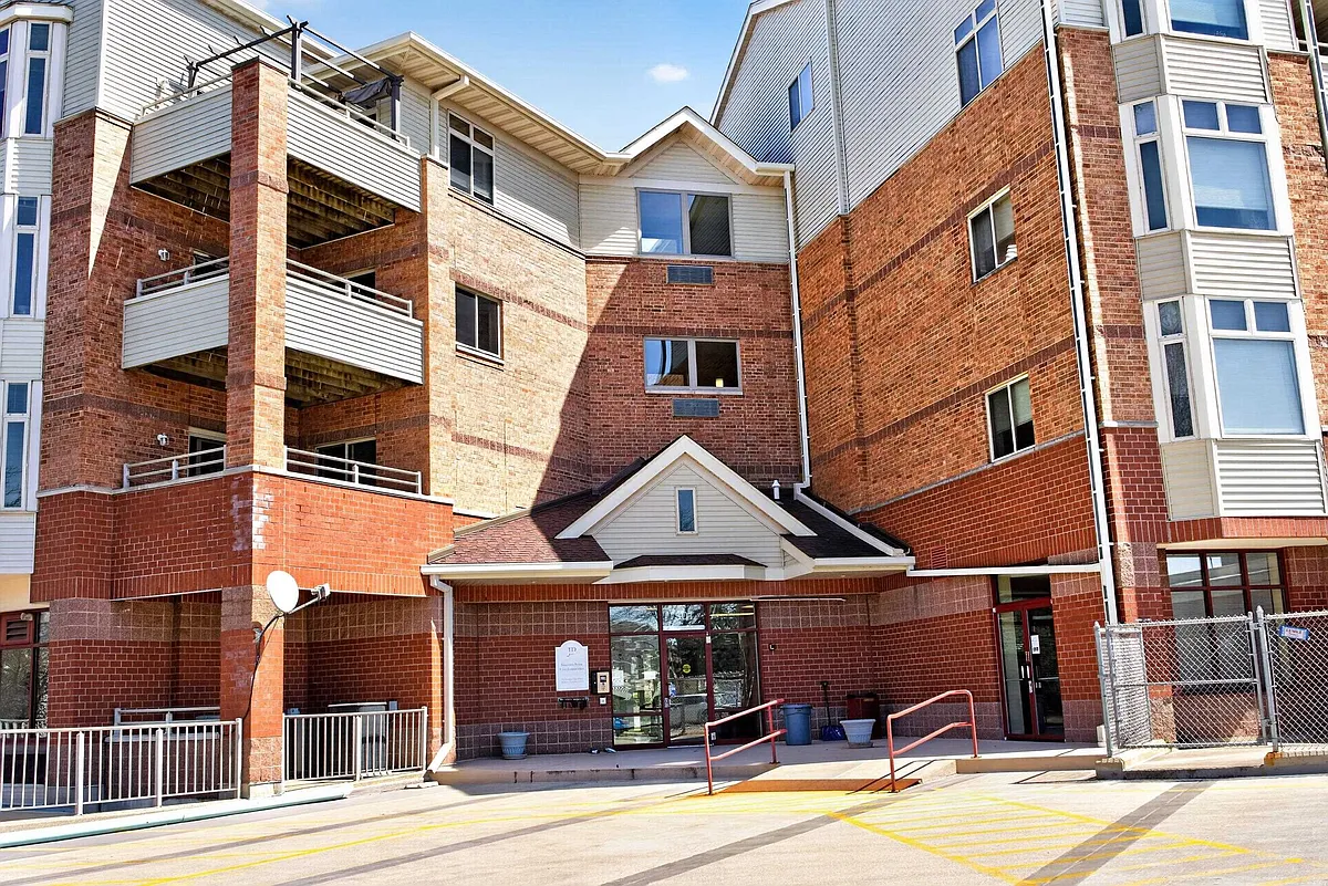Building Photo - 301 Harbour Town Dr #406