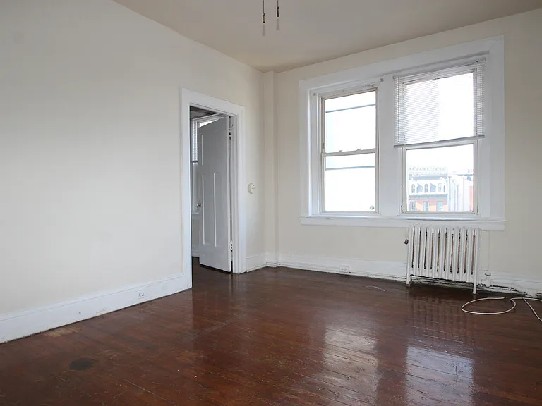 Avon Apartments — Photo 3