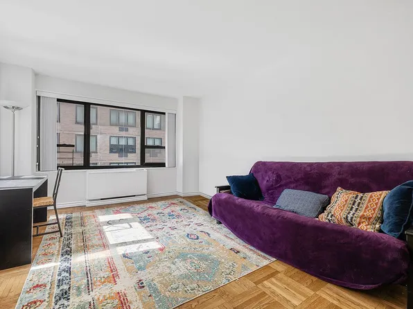 210 E 47th St APT 9A, New York, NY 10017
