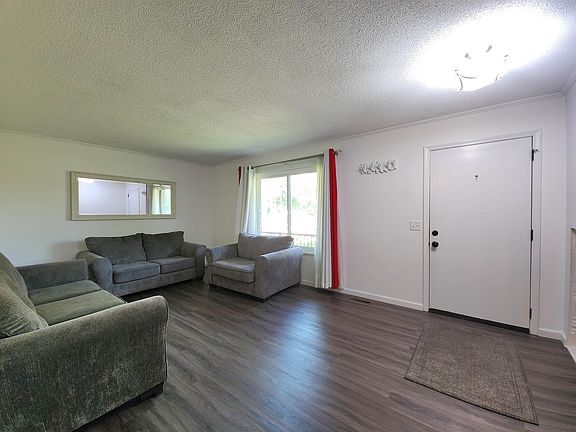 5th image of 1705 W Sugnet Rd