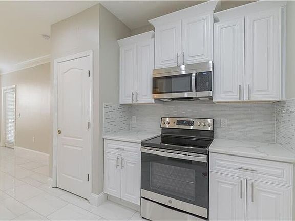 4th image of 10481 Villa View Cir #0