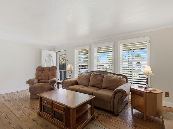 4th image of 1242 Earl Way