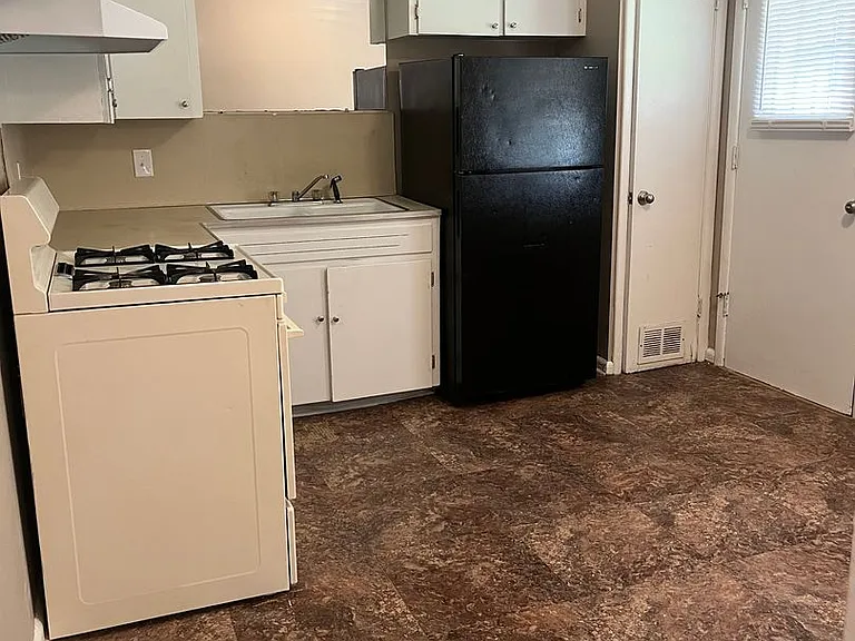 3115 Ware St — Photo 3