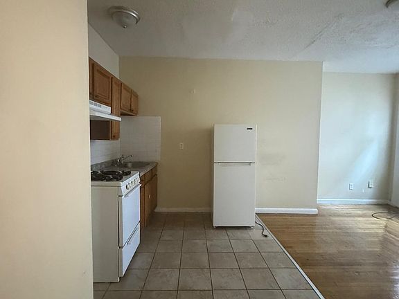 3rd image of 104 Sherman Ave #3A