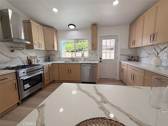 3rd image of 298 N Paseo Rio Blanco