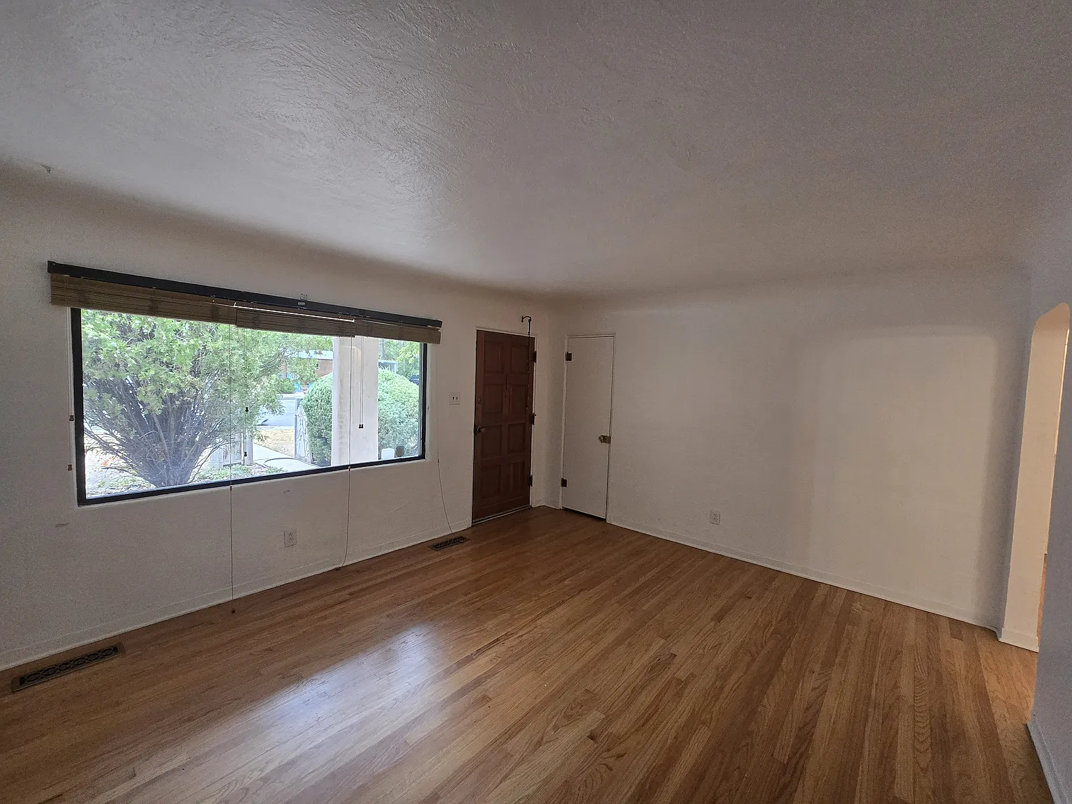 2 bed, 852 sqft, $2,000 — Photo 4