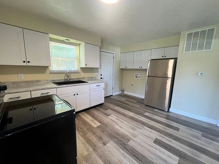 307 Sunset Ln — Photo 8