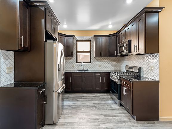 3rd image of 116 Paine Ave APT 2R