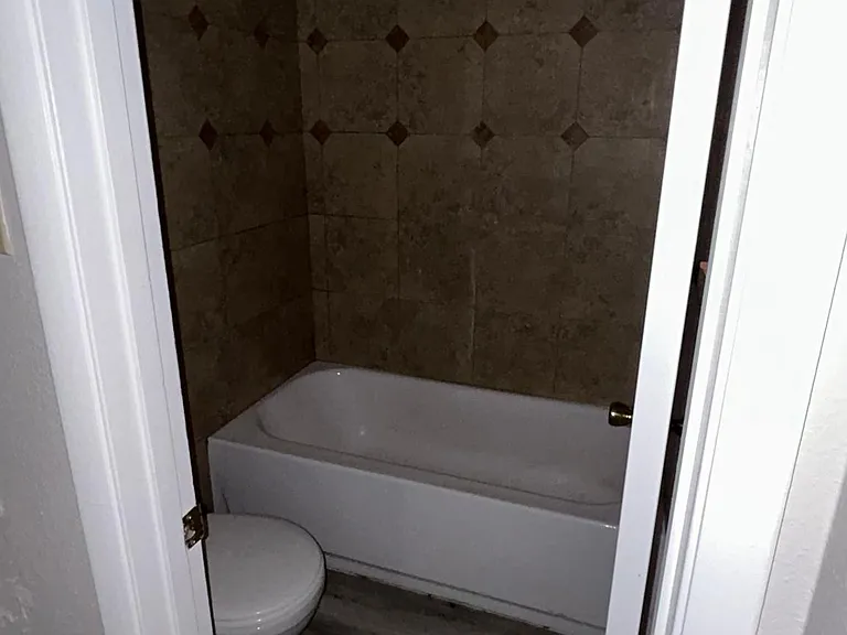 543 W 9th Pl #C — Photo 5