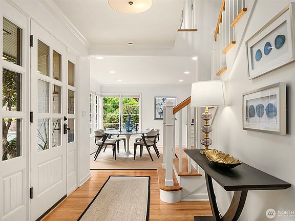 3rd image of 3545 W Laurelhurst Drive NE