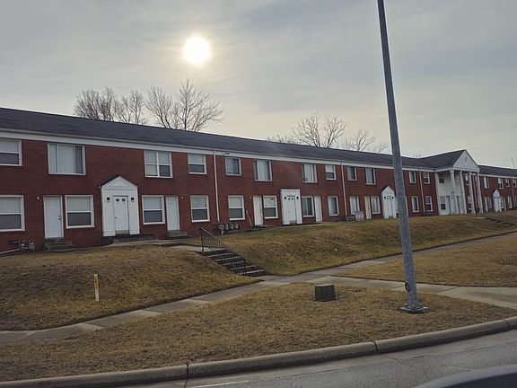 3rd image of 1303 S Cove Blvd